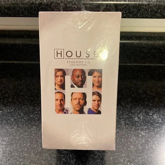 House MD: Seasons 1-5 DVD Set - Picture 2 of 5